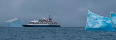 Cruise Ships in Antarctica : Silver Cloud Expedition